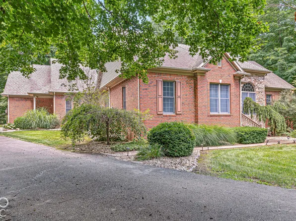 1332 S Oak Ridge Ln, Crawfordsville, IN 47933