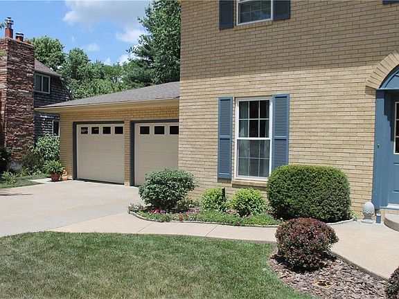3rd image of 5208 Mockingbird Ln