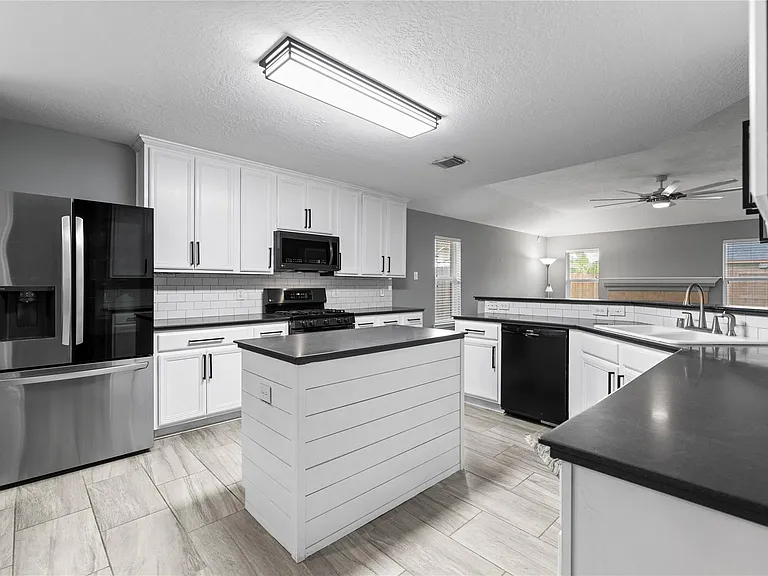 10819 Redwood Dr — Photo 11