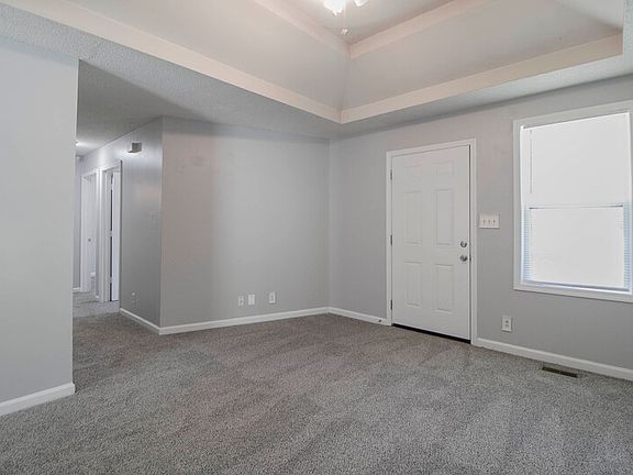 3rd image of 571 Garnet Dr