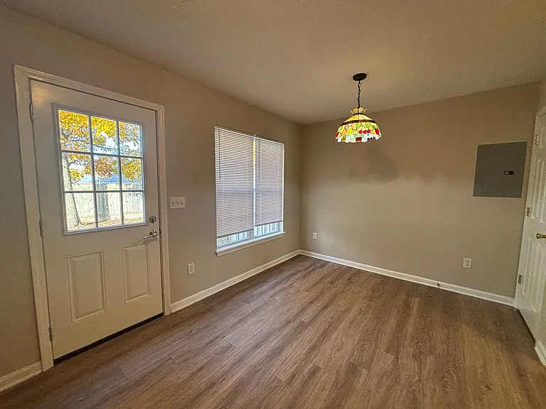 1150-1156 1164 Woodland #DRIVE;-1204 — Photo 12