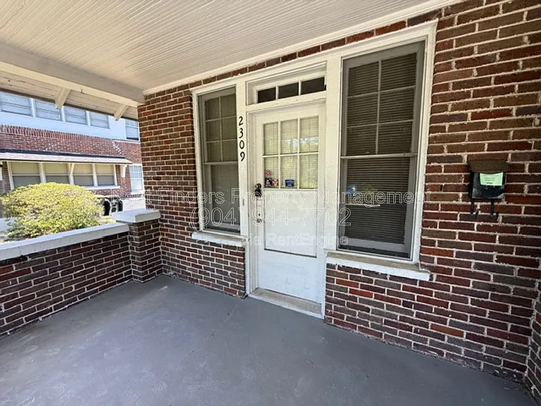 2309 College St — Photo 2