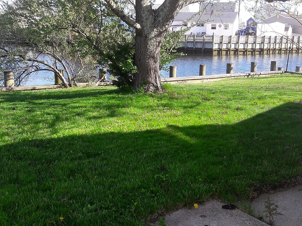 2nd image of 421 Twin Lakes Blvd