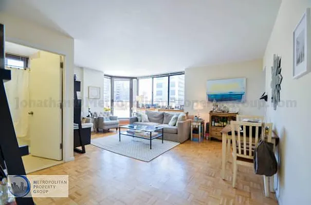 Rented by Metropolitan Property Group | media 17