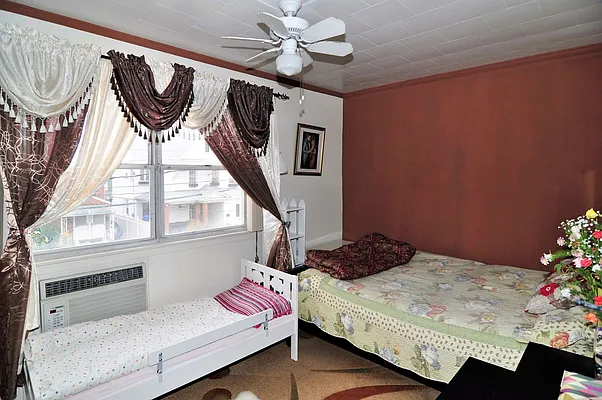 Sold by CENTURY 21 Sunny Gardens Realty, Inc. | media 32