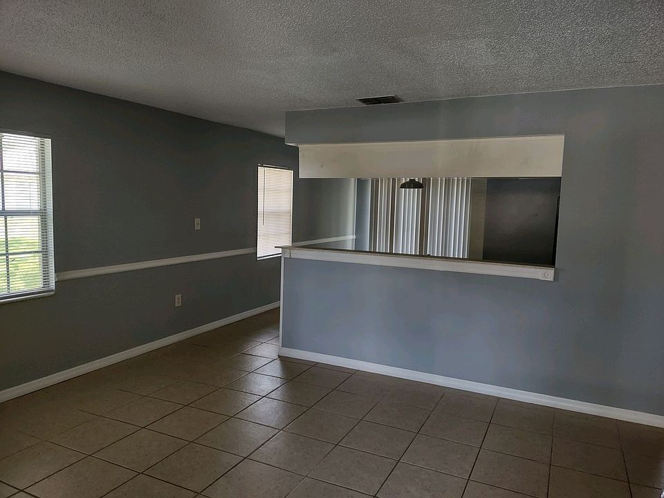 2nd image of 3135 Woodhill Rd #3146