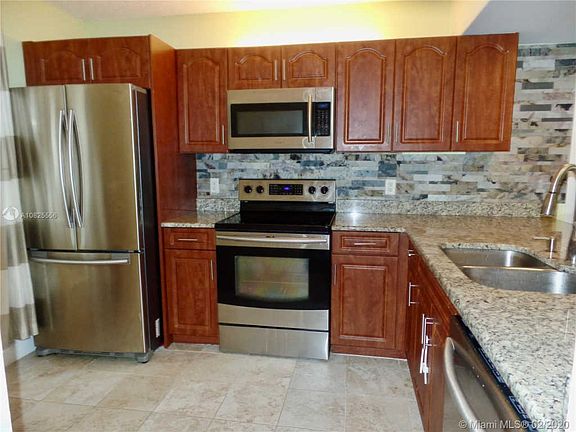 3rd image of 1516 Whitehall Dr APT 202