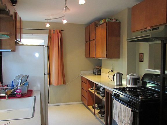 5th image of 3315 NE 75th St