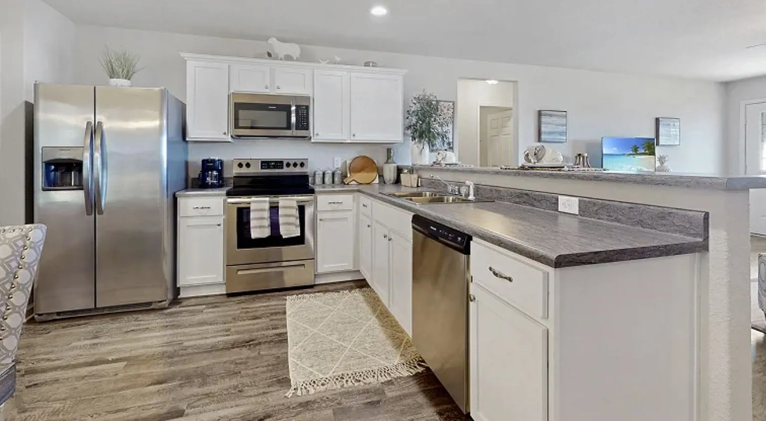 Brand New 3 Bedroom Lennar Home! Available Mid September — Photo 2