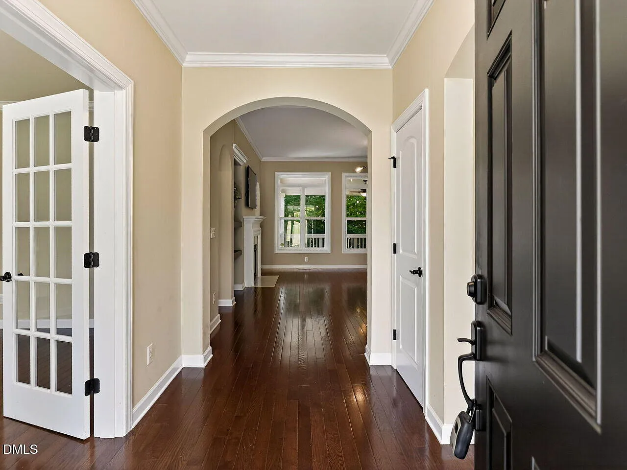4 bed, 3.5 bath, 4092 sqft, $3,900 — Photo 4