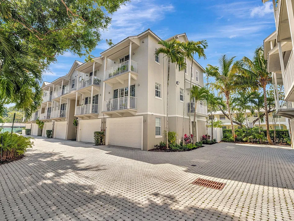 2685 NE 9th Ave #6