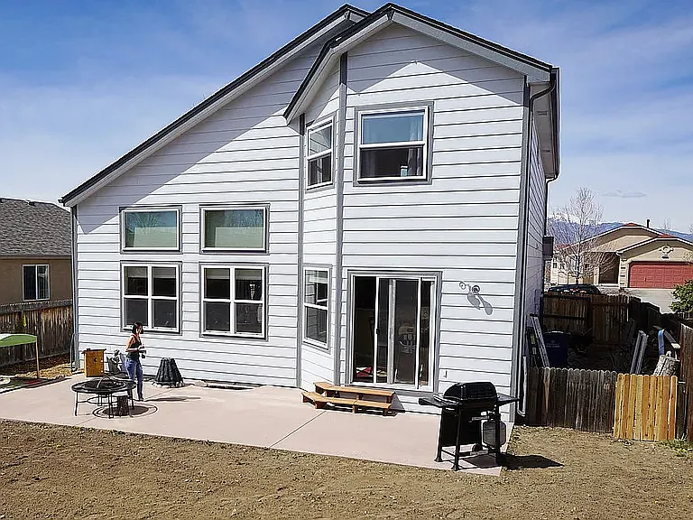 3 bed, 2.5 bath, 2088 sqft, $2,700 — Photo 3