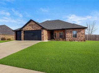 560 Ray St, Pea Ridge, AR 72751