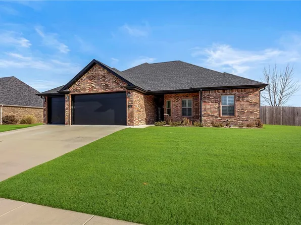 560 Ray St, Pea Ridge, AR 72751