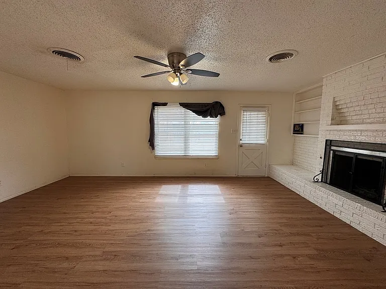 4425 Humble Ave — Photo 2