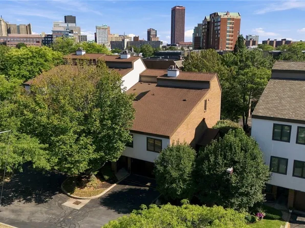 10 Harbour Pointe Cmn, Buffalo, NY 14202