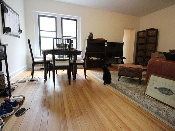 3rd image of 125 E 71st St APT 4B