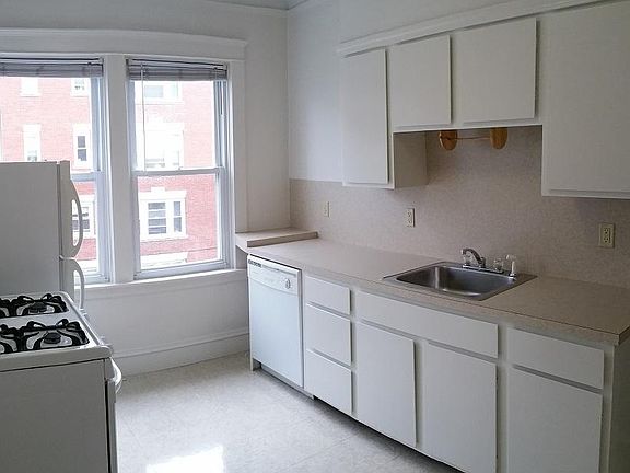 5th image of 107 Medway St APT 5
