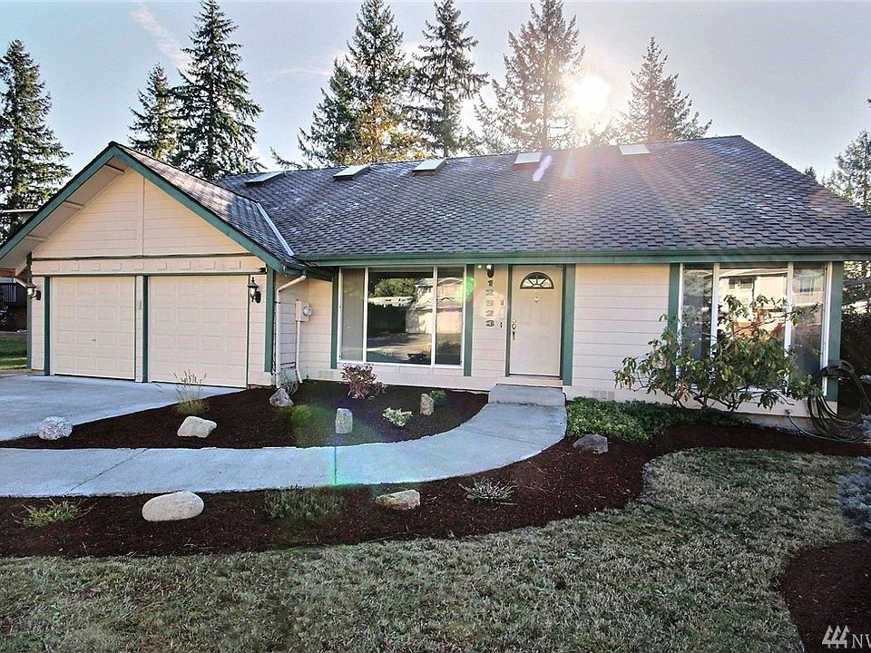 Attractive home on quiet Renton cul-de-sac with award winning Kent schools!