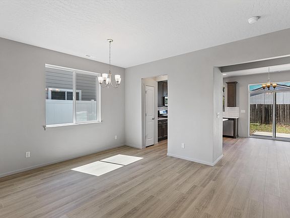 4th image of 509 N Arc Ct