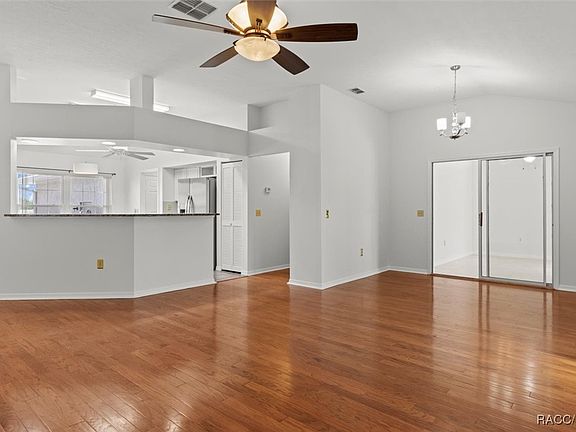 4th image of 4361 N Lincoln Ave