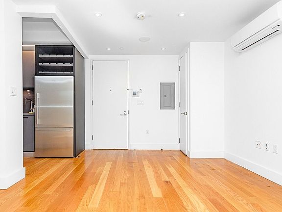 3rd image of 1040 Dean St #207X