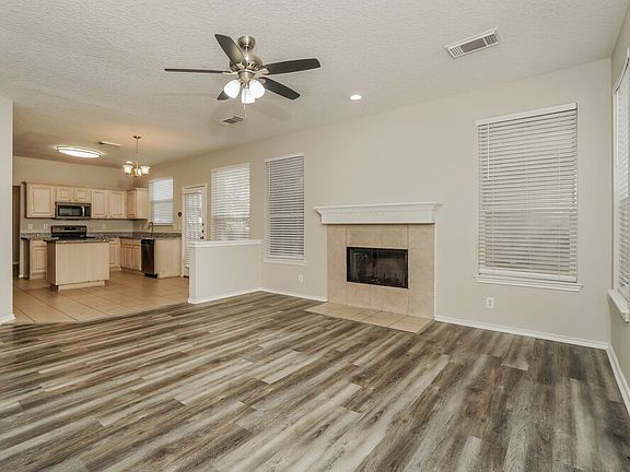 5th image of 204 Nandina Ct
