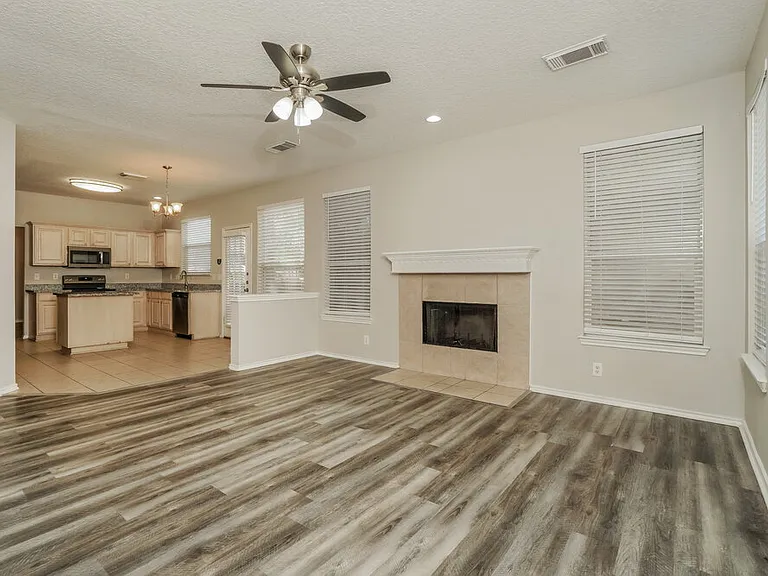 204 Nandina Ct — Photo 5
