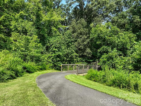 3rd image of 348 Valley Brook Ln SE