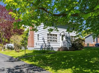 72 Huntington St, Yarmouth, NS B5A 2S3