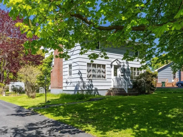 72 Huntington St, Yarmouth, NS B5A 2S3