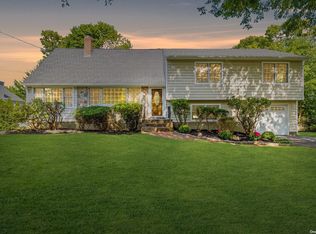 3 Irvinlee Pl, East Northport, NY 11731