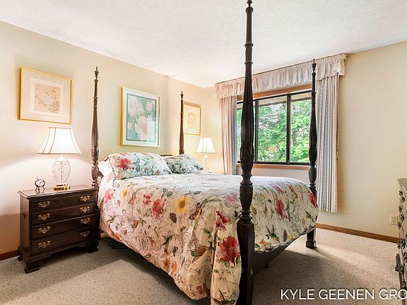 4th image of 562 Cherry Ln