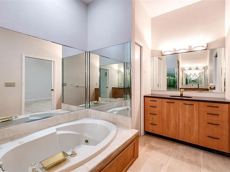 300 Brightwaters Blvd NE — Photo 26