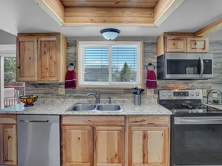 7655 Hickorywood Dr — Photo 8