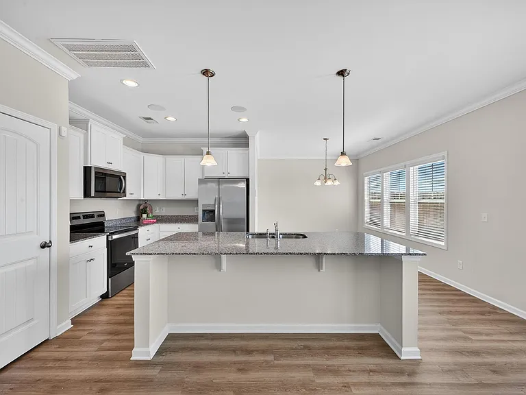 255 Mansell — Photo 9