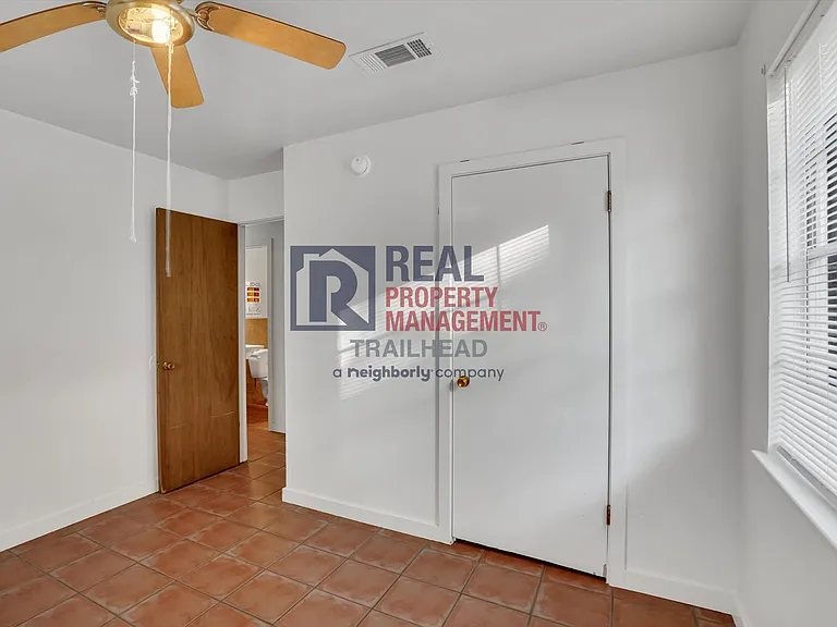 1424 Phillips St — Photo 16