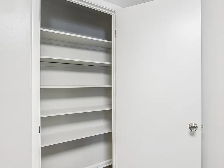 Roberts Park Apartments — Photo 25