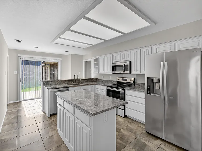 1009 McCoy Dr — Photo 8