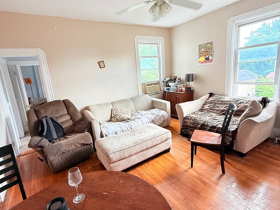54 Pleasant St