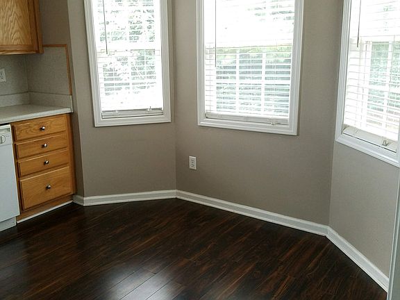 4th image of 126 Creekwood Dr