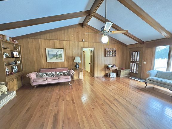 3rd image of 104 Teepee Ln