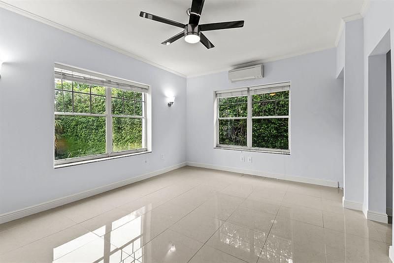 1st image of 445 Brazilian Ave APT 11