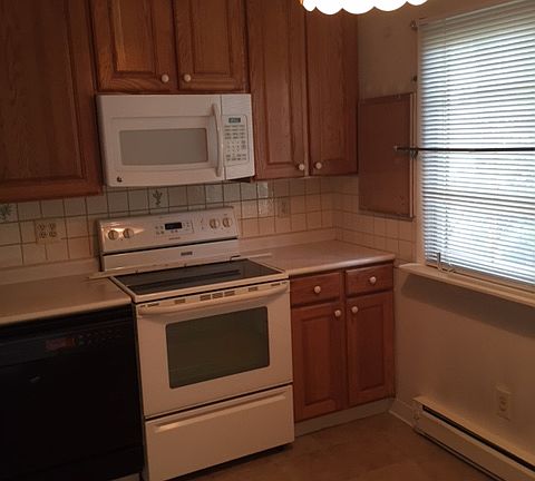 2nd image of 10 Briarwood Ter