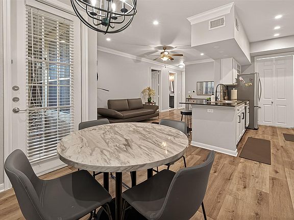 5th image of 7575 Kirby Dr APT 2103