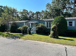 98 River Ledge Dr, Goffstown, NH 03045