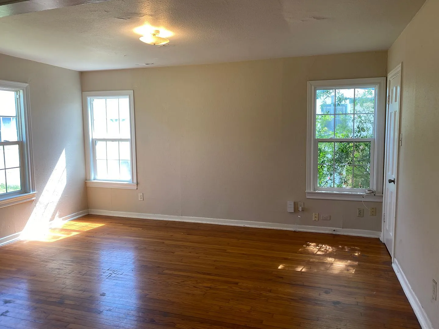 2 Bedroom/2 Bath University Park Subdivision — Photo 2