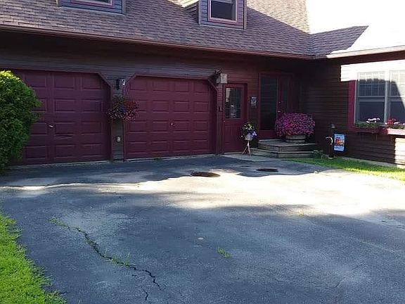 2nd image of 1851 Valley Road