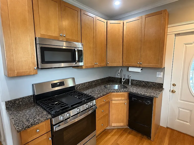40 Cushing Ave #5 — Photo 5