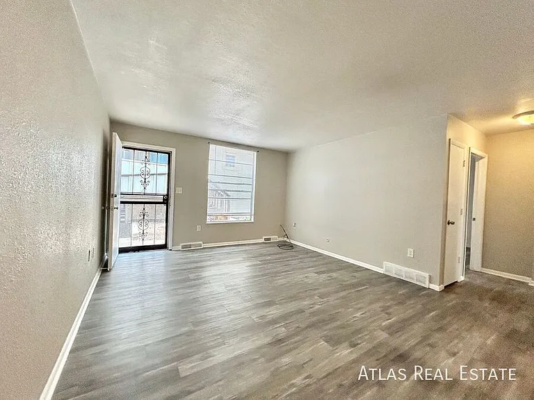 331 N Columbine St #D — Photo 6
